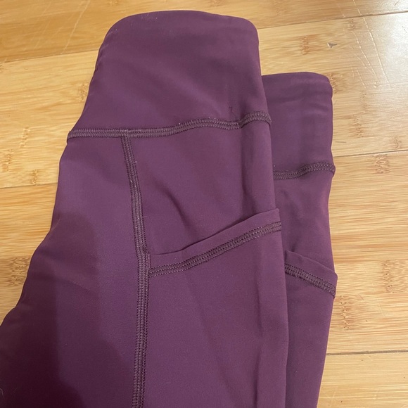 Lululemon Scallop Leggings!!! Size 4! - Picture 4 of 10